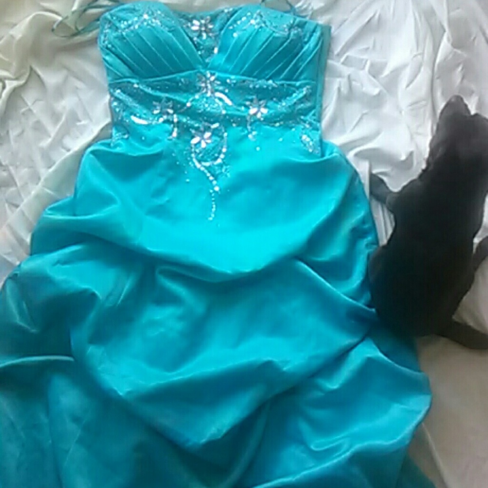 Dress - Picture 3 of 7